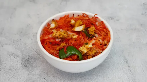 Chicken Noodles In Hot Schezwan Sauce