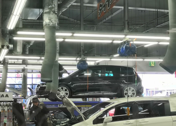 ゴルフのVW 504承認オイル・エンジンオイル交換・Mobil 1 ESP 5w-30・エレメント交換・BOSCE OF-VW-15に関するカスタム事例の投稿画像1枚目