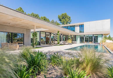 House with pool and terrace 8