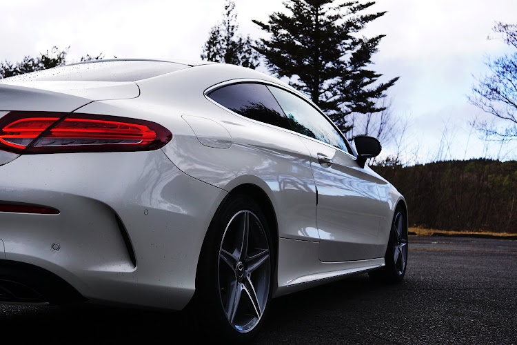 Cクラス クーペのC205・ダウンサス・C180・クーペ・ベンツに関するカスタム事例の投稿画像1枚目