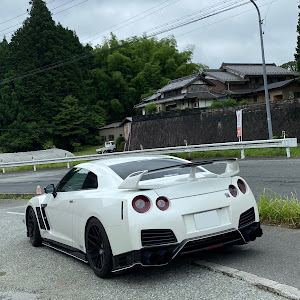 NISSAN GT-R