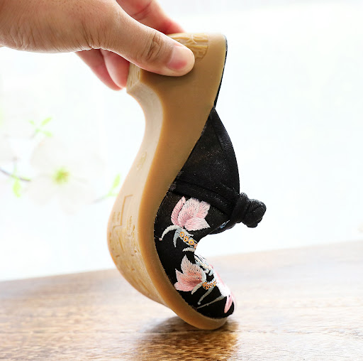 Title 8, Womens High Heel Wedge Embroidered Cloth Slipp...