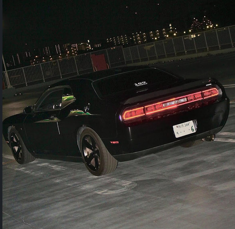 チャレンジャーのダッジチャレンジャー・アメ車・アメ車好きと繋がりたい・テールランプ・エモい車に関するカスタム事例の投稿画像2枚目