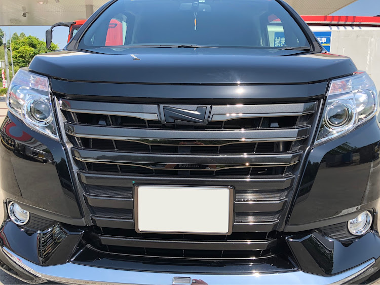 ノアの整形手術・オトコマエ・ブラック・洗車に関するカスタム事例の投稿画像2枚目