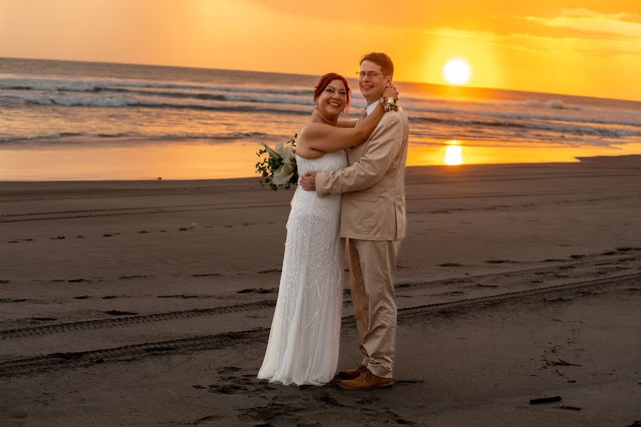 Fotógrafo de casamento Alonso Kenriquez (alonsok). Foto de 28 de outubro 2022