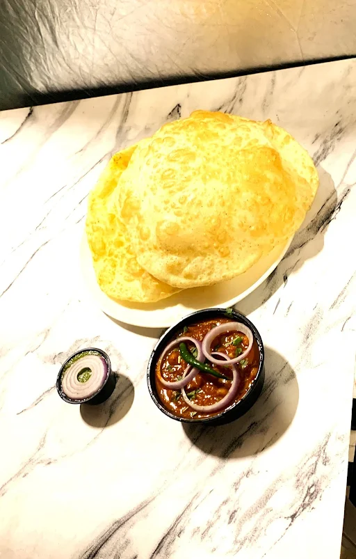 Chole Bhature [Serves 1]