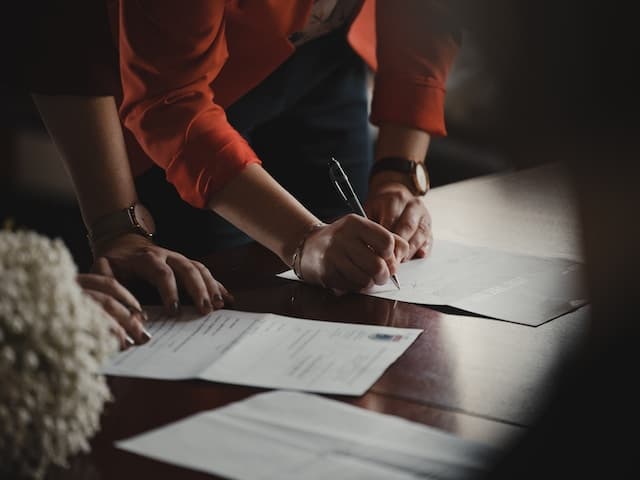 2 people signing an AOB contract