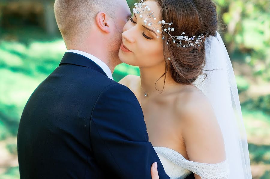 Fotografo di matrimoni Elvira Lukashevich (teshelvira). Foto del 15 luglio 2017