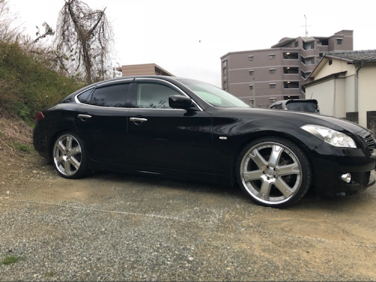 フーガの車高調整に関するカスタム事例の投稿画像1枚目