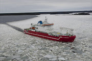 The SA Agulhas II cut through the ice, proving very successful in the trials with the Project Manager Alan Robertson saying the ship behaved beyond expectations.