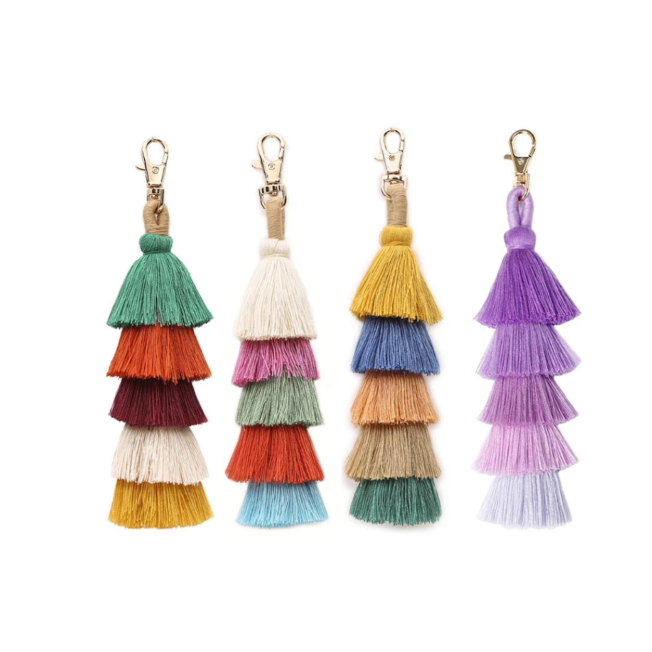 Pendentif de sac à pompon style rétro européen et américain Bijoux pendentif à pompon Un accessoire élégant et intemporel.