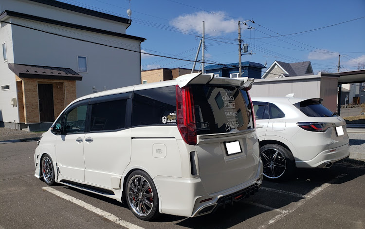 ヴォクシーのヴォクシー・ZZR85W・キャンプ・洗車・キャリパーカバーに関するカスタム事例の投稿画像4枚目