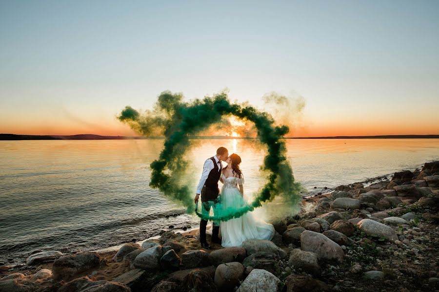 Fotografo di matrimoni Elena Shvayko (magicphotoby). Foto del 10 giugno 2019