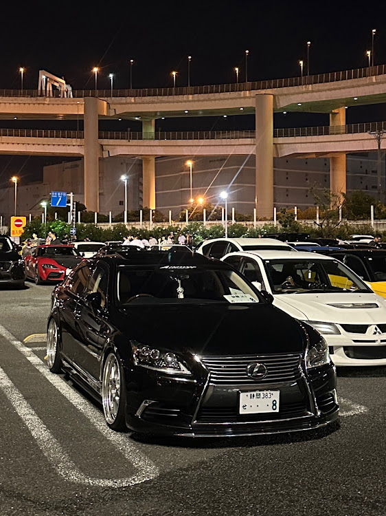 LSのLS460後期・バージョンL・エアサスハイスピードKit・レオンハルト・レオンハルトゲミュートに関するカスタム事例の投稿画像1枚目