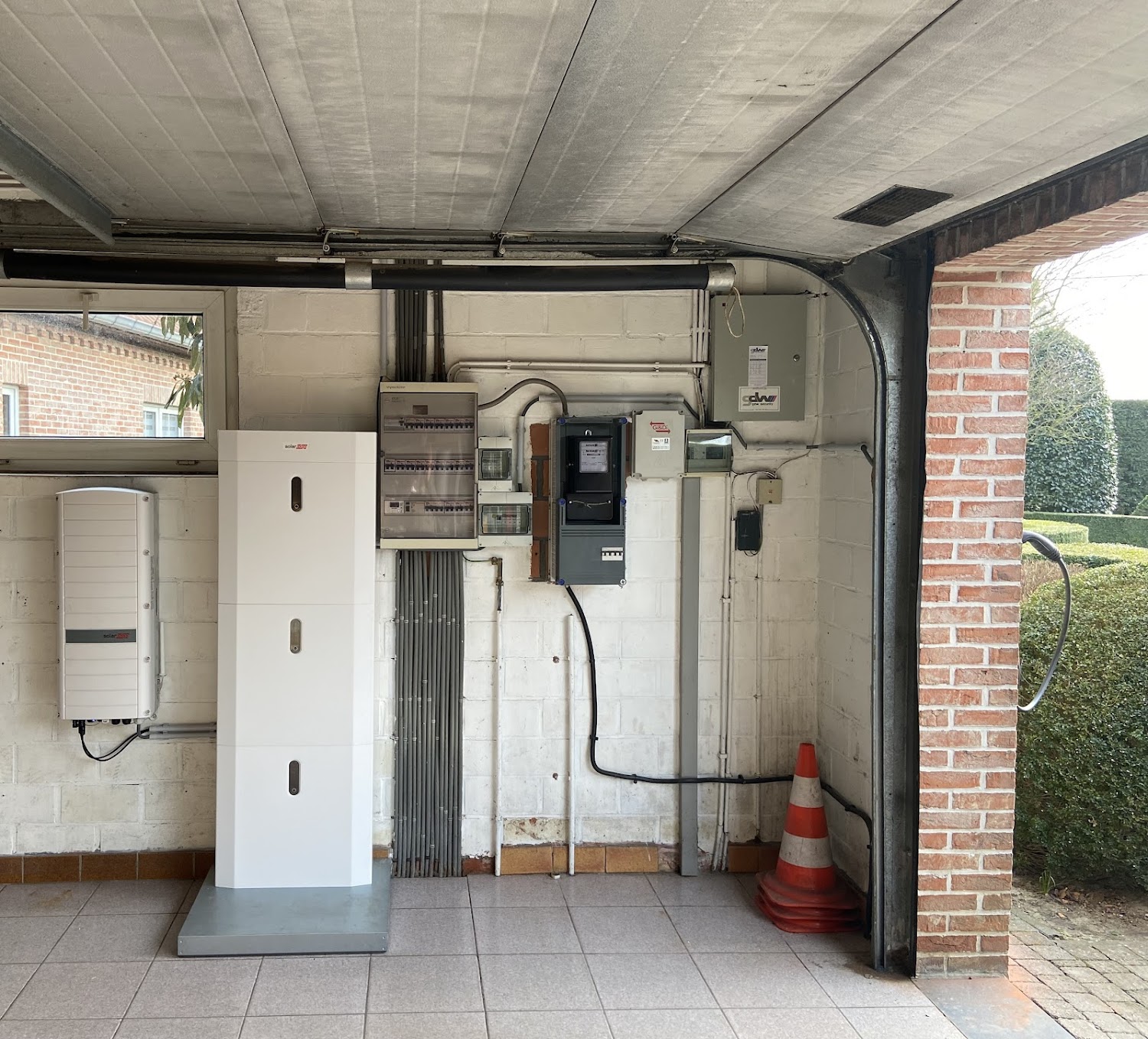 low voltage,battery,opslagsysteem,thuisbatterij,opladen,thuisoplaadsysteem,Storedge omvormer,Solaredge,meetmodule,Home EV Charger,DGS,Aarschot,2023,2024