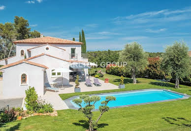 House with pool and terrace 8