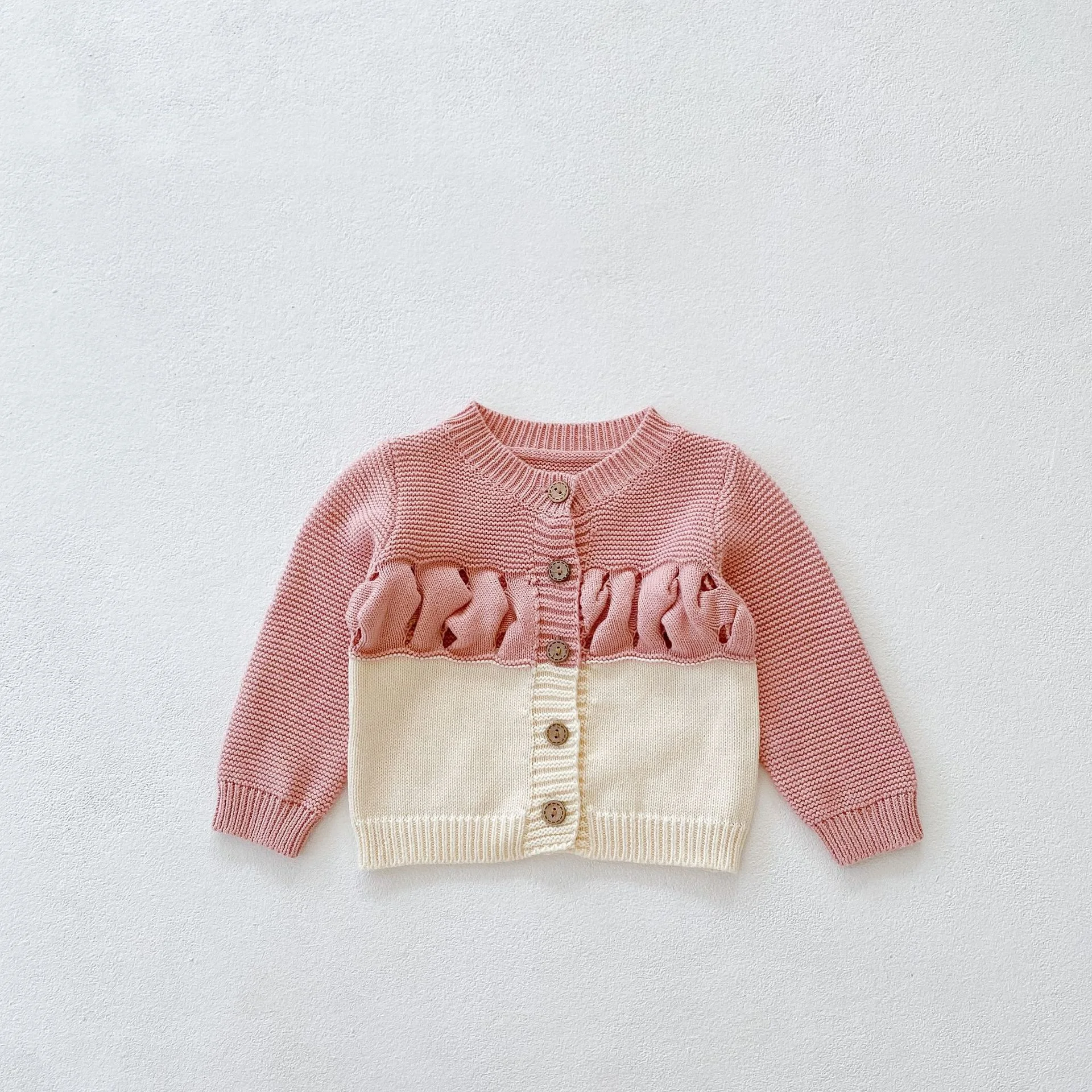 Title 2, Schattige baby romper met golvende stiksels. Zo...