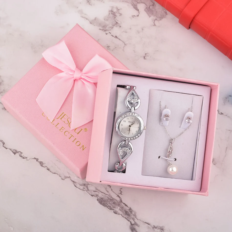 Coffret cadeau montre femme, collier et boucles d'oreilles inclus. Un cadeau idéal et complet pour femme. Élégance et style assurés avec ce set.