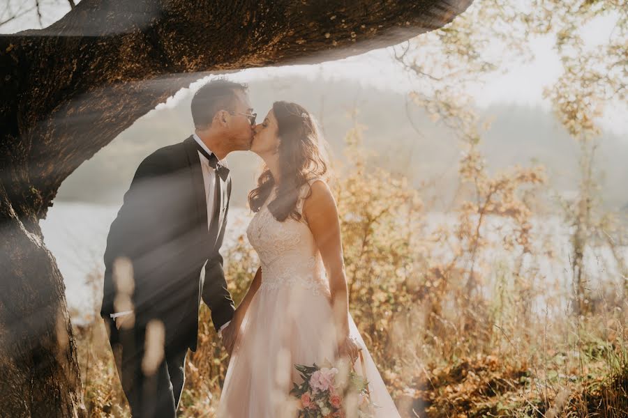 Fotógrafo de casamento Marek Curilla (svadbanavychode). Foto de 24 de novembro 2022