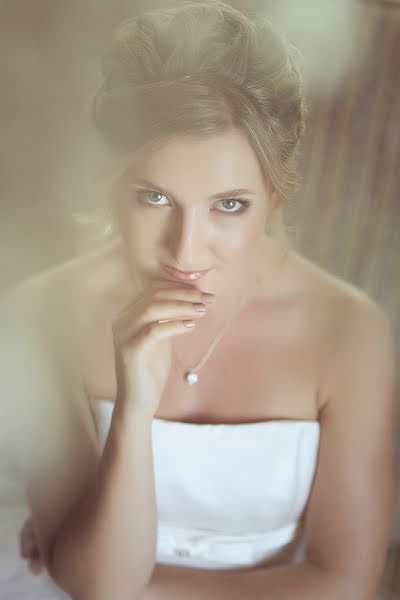 Wedding photographer Oksana Solopova (oxisolopova). Photo of 24 October 2013