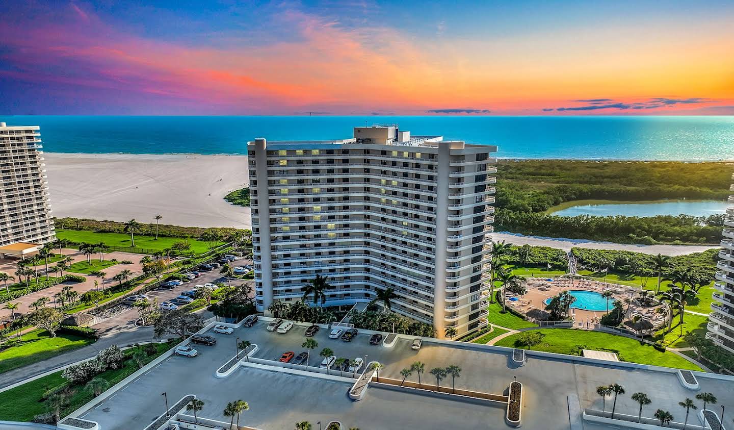 Apartment with pool Marco Island