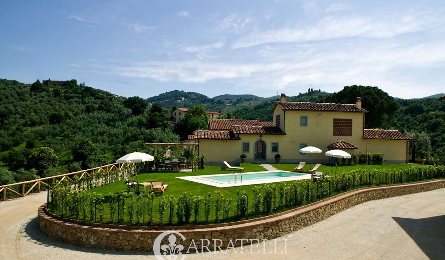 Property with pool and garden Lamporecchio
