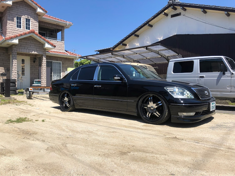 セルシオの納車1年記念日・エンジン上げ12ミリ・フルハーフエアロ・明日は洗車する・#これからもよろしくセルシオに関するカスタム事例の投稿画像3枚目