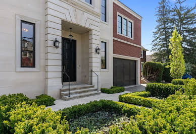 House with garden and terrace 2