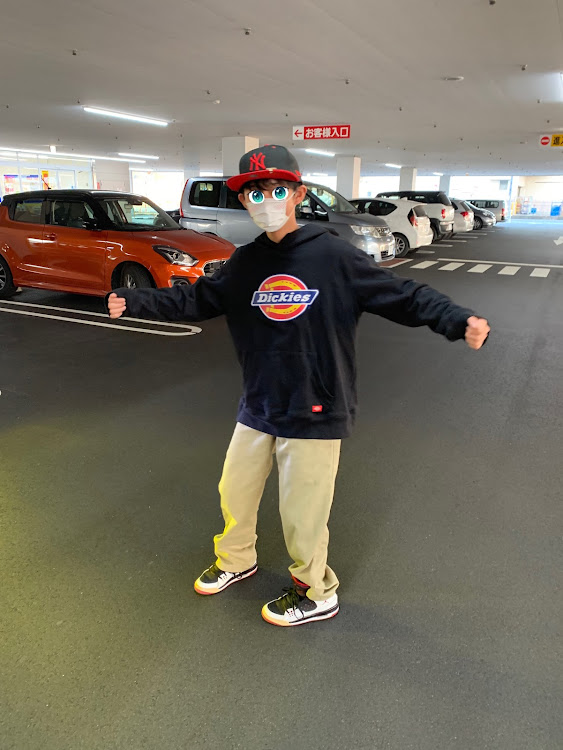 ヴァンガードの屋内駐車場映え・コーディネートはこうでねぇと✨・Dickiesに関するカスタム事例の投稿画像2枚目