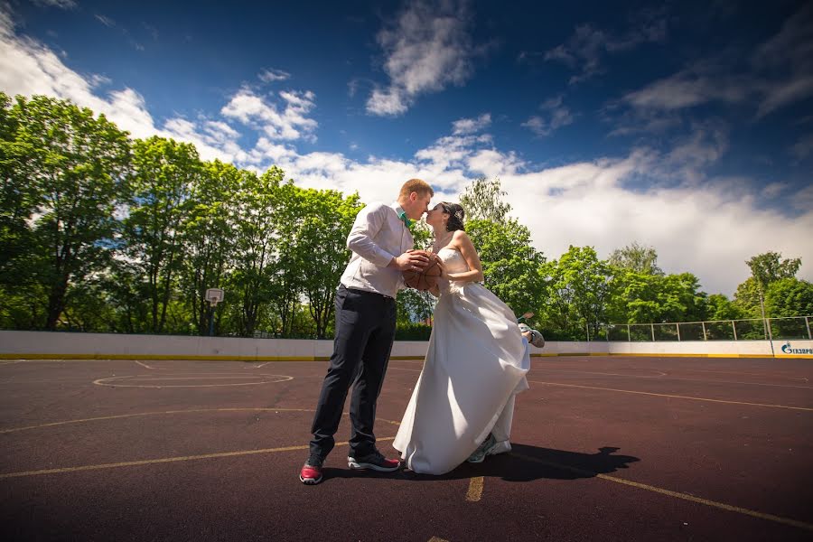 Fotógrafo de casamento Elena Chelysheva (elena). Foto de 18 de junho 2015