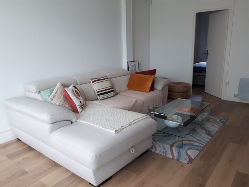 Location meublée appartement 3 pièces 51 m² à Villejuif (94800), 1 200 €