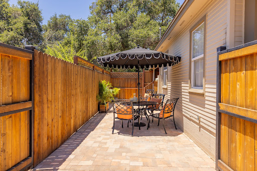 Paved patio with garden furniture and umbrella - Prestige property for sale in Ojai, 3 bedrooms