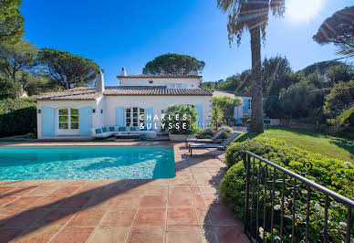 Villa avec piscine en bord de mer 4