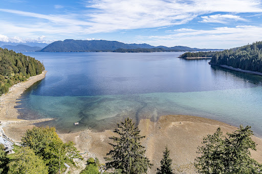 Prestige land for sale in Powell River (Canada) - Aerial view of bay and mountains