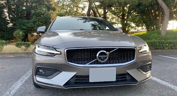 V60のタイカン・ディフェンダー110・パナメーラ・生存報告に関するカスタム事例の投稿画像2枚目