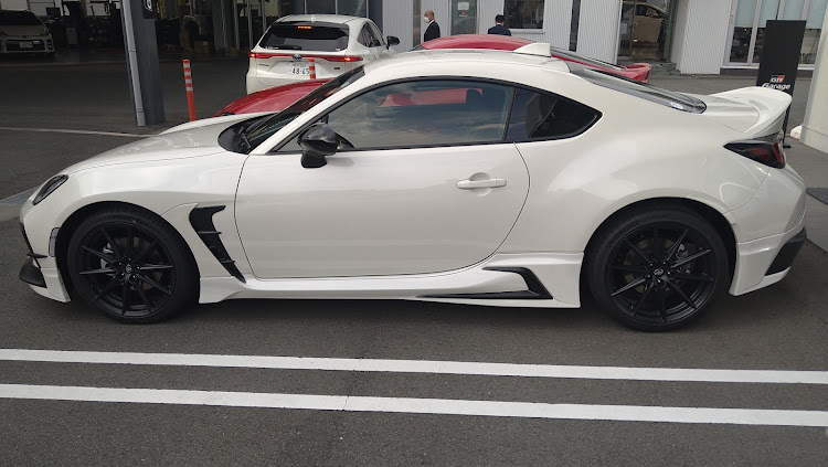 86のGR86・オートマ車・試乗・エンジンオイル交換＆エレメント交換・GR Garage宝塚に関するカスタム事例の投稿画像2枚目
