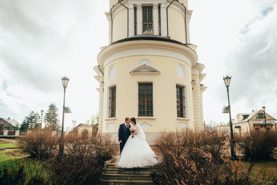 Fotógrafo de casamento Karen Uzunyan (klaatu). Foto de 24 de abril 2017