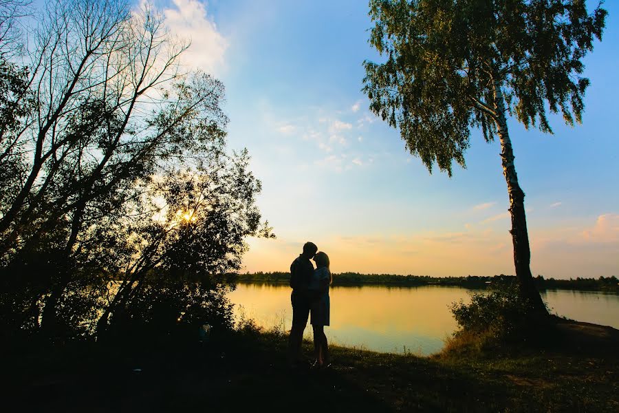 Jurufoto perkahwinan Lyudmila Egorova (lastik-foto). Foto pada 15 November 2015