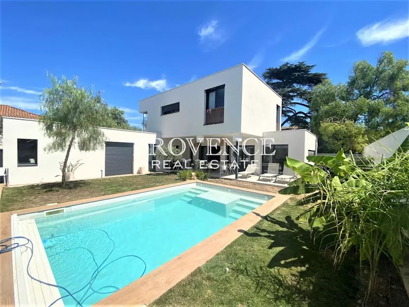 Location  villa 5 pièces 180 m² à Marseille 8ème (13008), 5 900 €