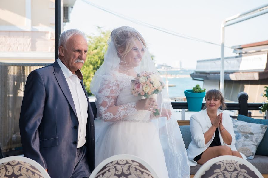 Fotógrafo de casamento Vyacheslav Kotlyarenko (kotlyarenkobest). Foto de 15 de setembro 2017