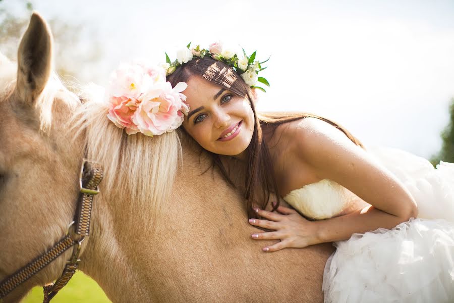 Fotógrafo de casamento Anastasiya Ostapenko (ianastasiia). Foto de 19 de junho 2015