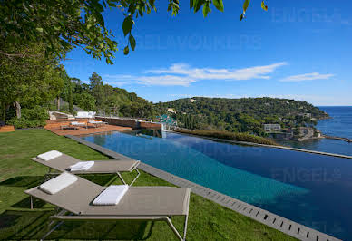 Villa avec piscine et terrasse 4