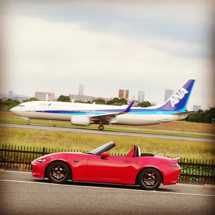 ロードスターのクラシックレッド・限定カラー・限定車・撮影スポット探し・大阪空港に関するカスタム事例の投稿画像2枚目