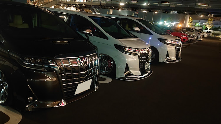 アルファードのいつもいいねありがとうございます😊・夜カツ・みなとみらい・標準顔・初コラボに関するカスタム事例の投稿画像1枚目