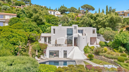 Seaside villa with pool 3