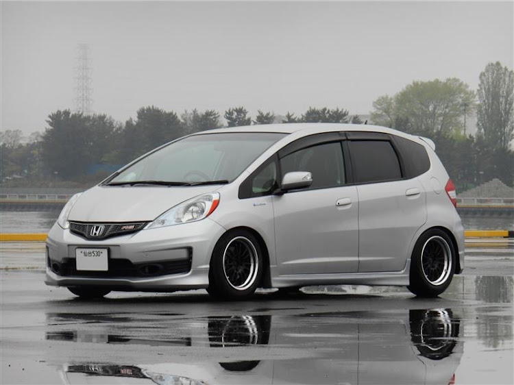 フィットの仙台新港・段リム15インチに関するカスタム事例の投稿画像2枚目