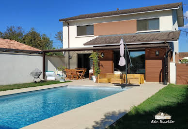 Maison avec piscine et jardin 18