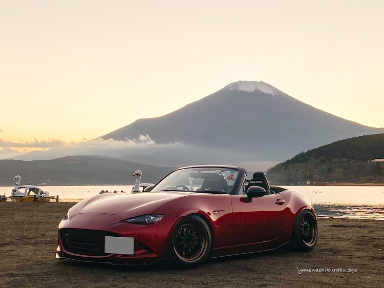 ロードスターのオクタマーズ🤣・屋根無倶楽部労働☆'s・マジ管・ファンキーマフラー・左斜め前写真展に関するカスタム事例の投稿画像1枚目