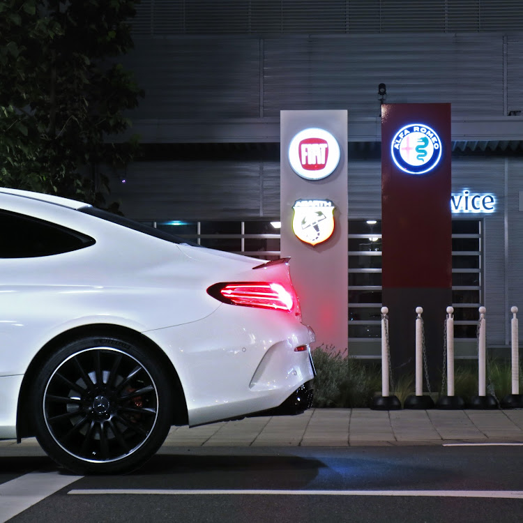Cクラス クーペのメルセデス・ベンツ・アルファロメオ・ベンツ・夜景・Cクラスに関するカスタム事例の投稿画像1枚目