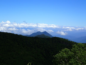 北に二児山